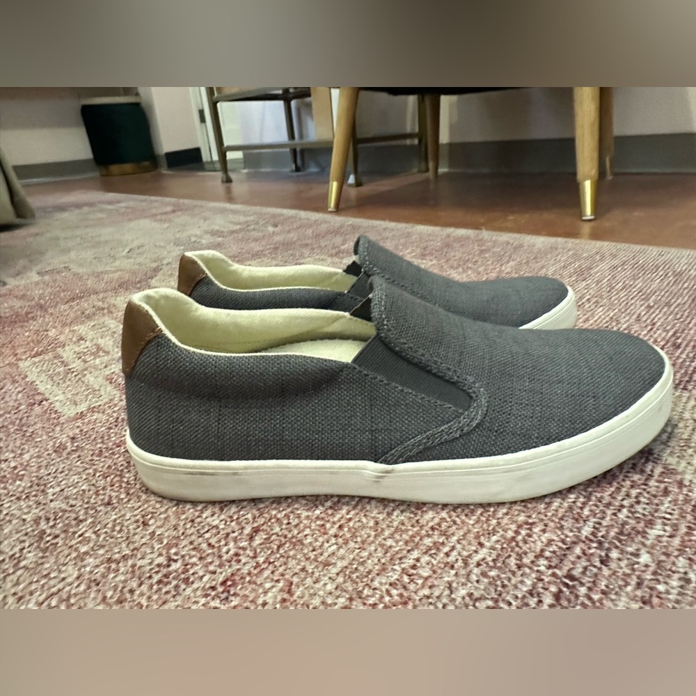 Taos slip on grey hutch hut canvas preppy sneakers men’s 9.5